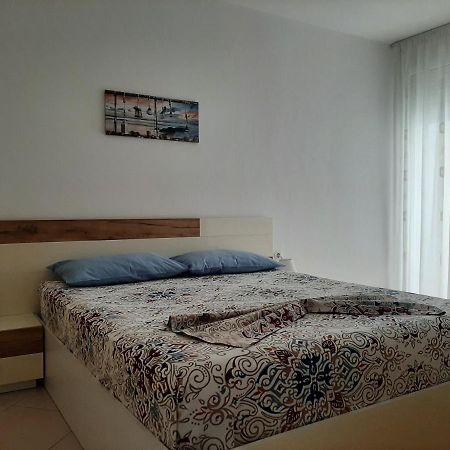 Kela Apartment 3 ซารานเดอ ภายนอก รูปภาพ
