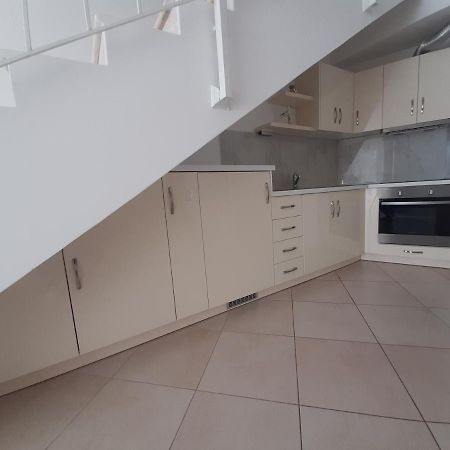 Kela Apartment 3 ซารานเดอ ภายนอก รูปภาพ